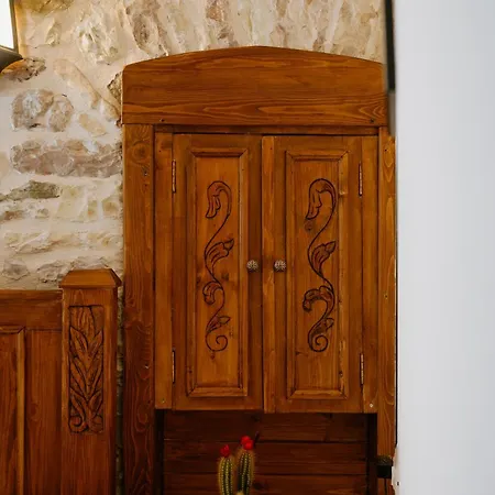 Old Well Bazaar Apartment Gjirokaster